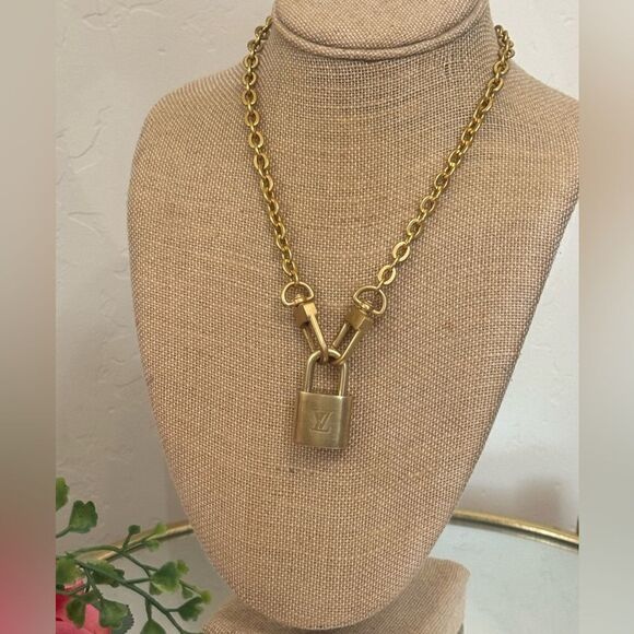 Louis Vuitton Lock Necklace #315 - Picture 1 of 6